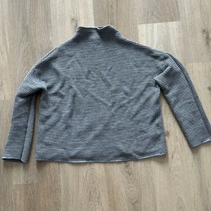 Women’s H&M gray ribbed sweater top